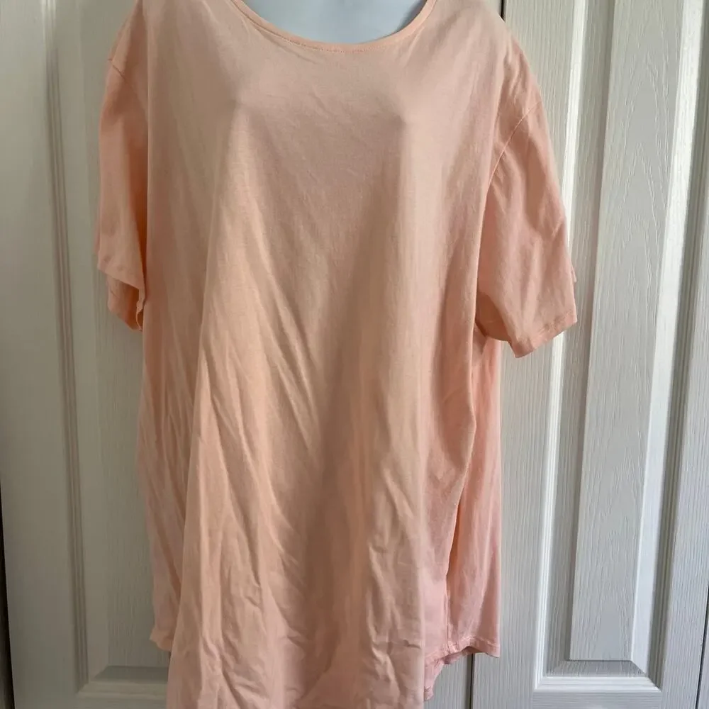 Men’s plus Elongated Tee curved Hem size 2xl light Pink or peach 100% cotton.